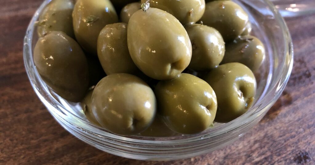  green olives FMD snack
