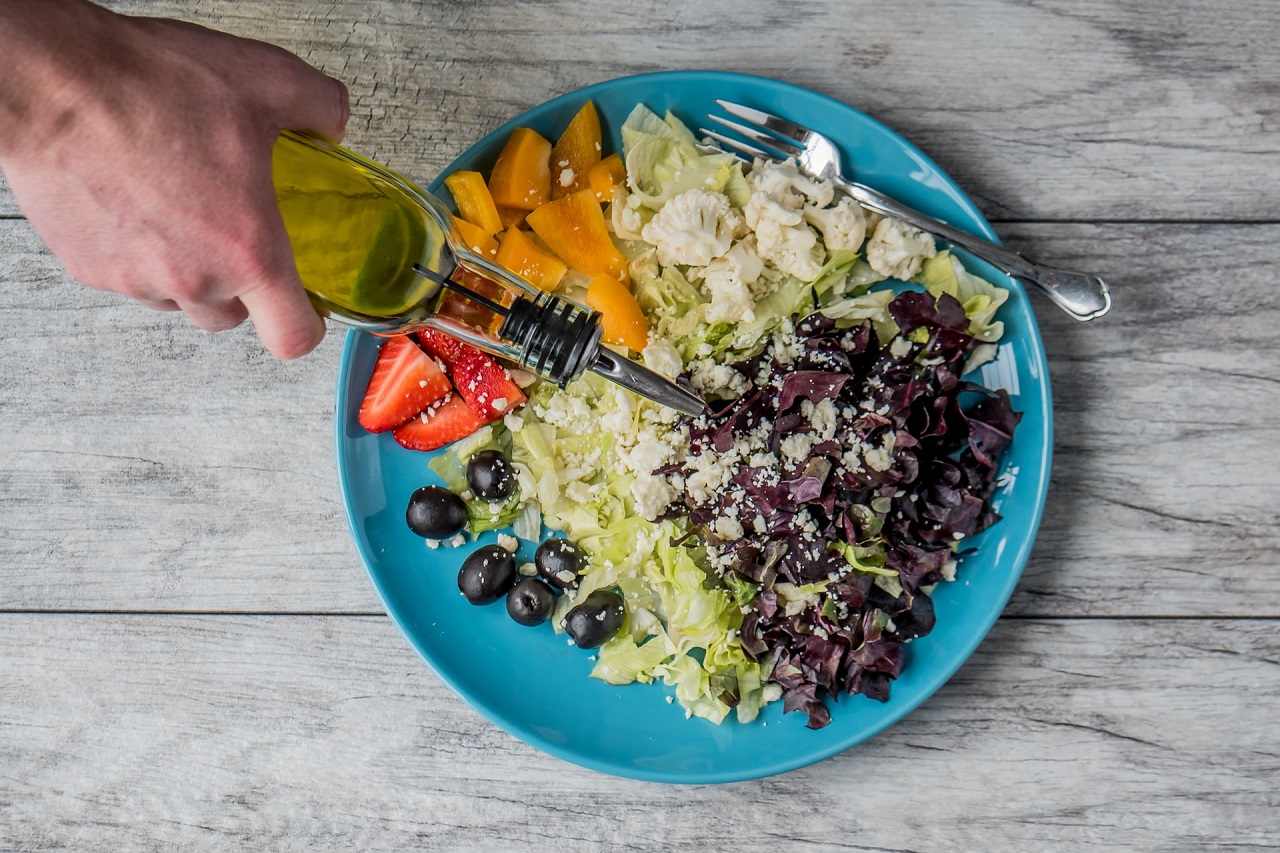 The Galveston diet approves using olive oil with salad