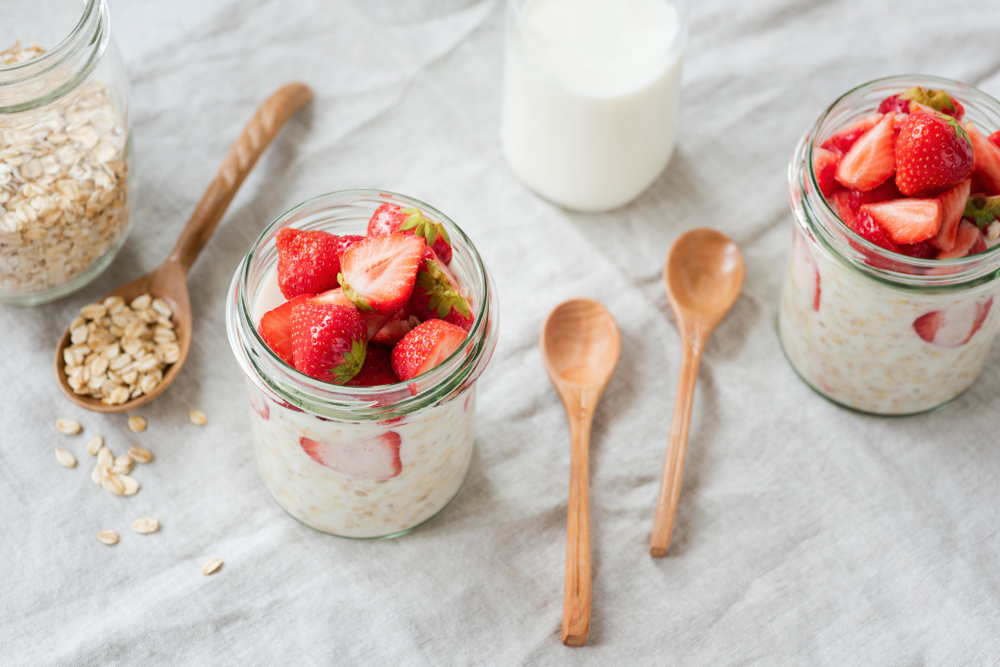 overnight oats with strawberries and almond milk